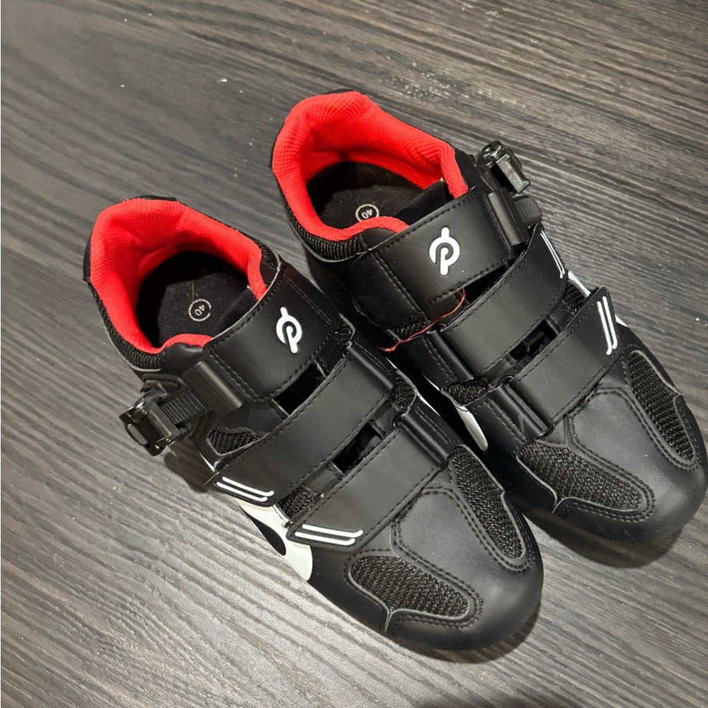 Size 40 Black and Red Cycling Shoes